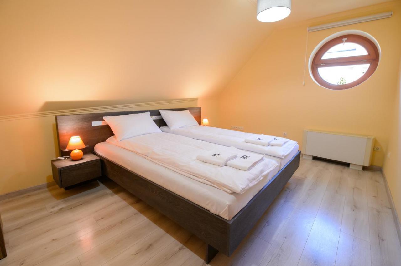 HR Apartmanház Eger Esterno foto