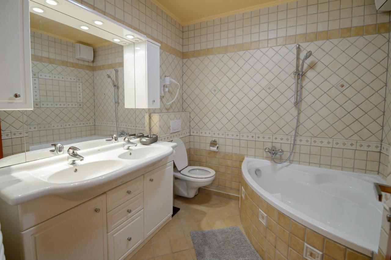 HR Apartmanház Eger Esterno foto