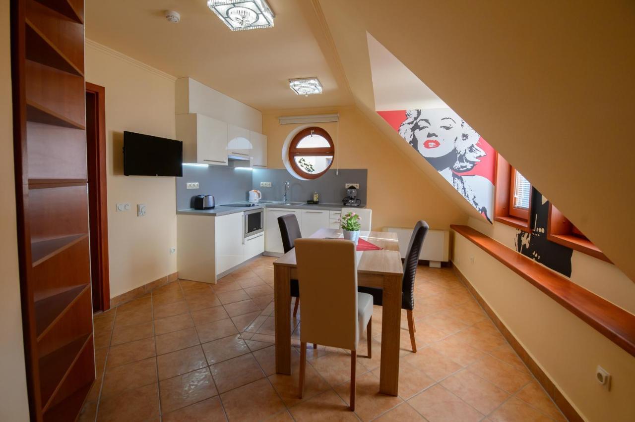 HR Apartmanház Eger Esterno foto