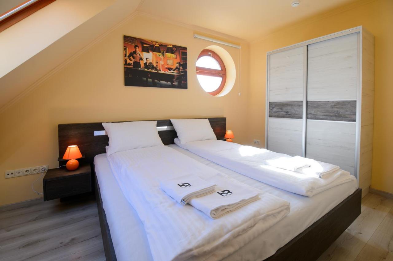 HR Apartmanház Eger Esterno foto